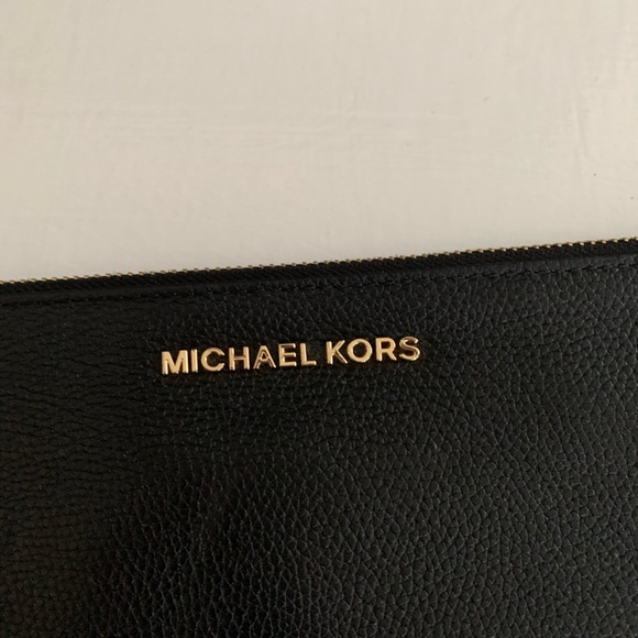 MICHAEL Michael Kors Black Jet Set ZIP Wristlet - Picture 5 of 11